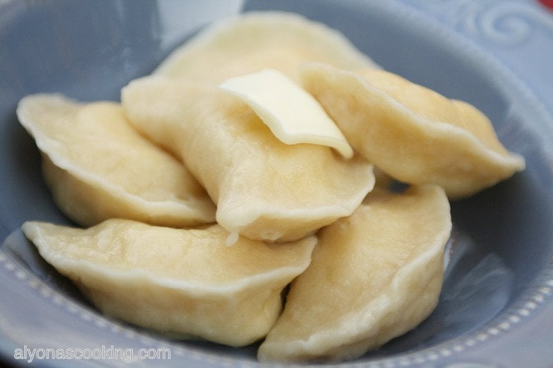 Vareniki-dough-recipe-blueberry-farmers cheese-filling-basic Vareniki-dough-recipe-ukrainian-dumplings-russian-Vareniki