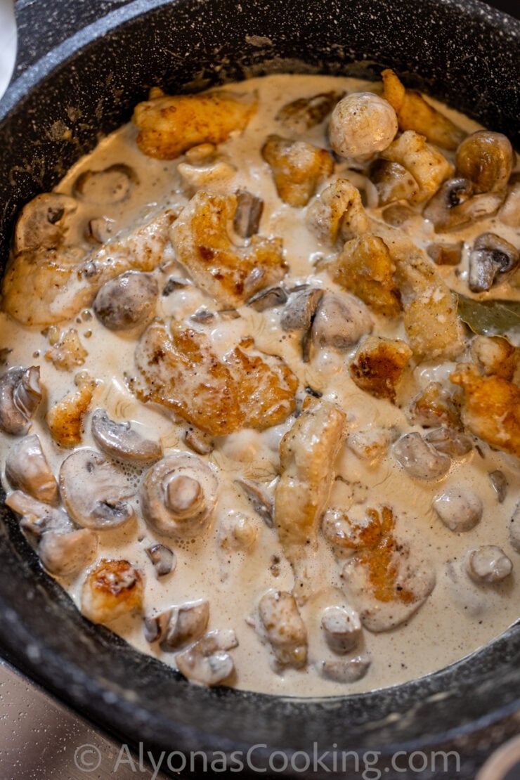 image of smothered chicken with mushrooms in a pan