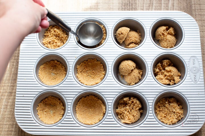 how to make mini crusts in regular muffin pan