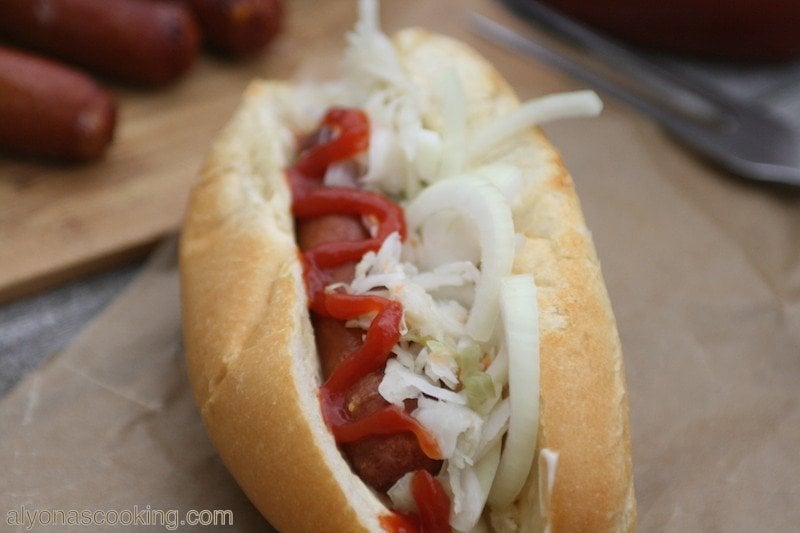 bratwurst sandwiches with sauerkraut 