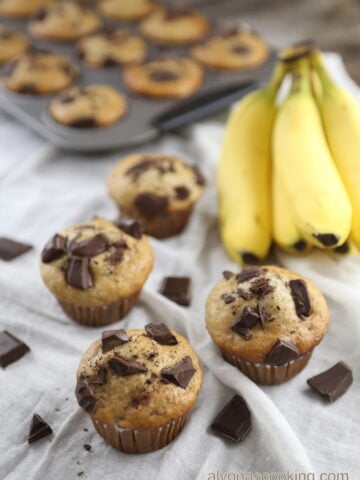 moist banana muffins recipe, moist, chocolate chunks, muffins, bananas, easy, super moist, easy recipe, mayonnaise