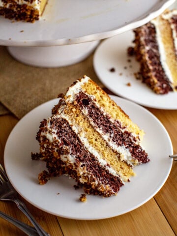 Russian sour cream cake called Smetannik