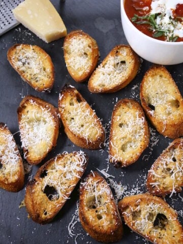 parmesan-garlic-crostini-baguette-slices-recipe