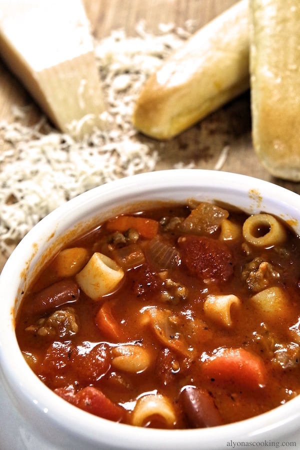 pasta-e-fagioli-soup-recipe-copycat-olive-garden-recipe-alyonscooking.com