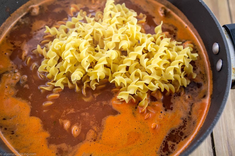 EASY OnePan Beef Stroganoff (Sour Cream Egg Noodles)