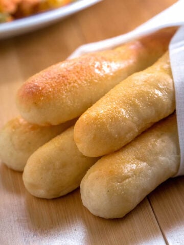 olive-garden-breadsticks-copycat-recipe-alyonascooking-