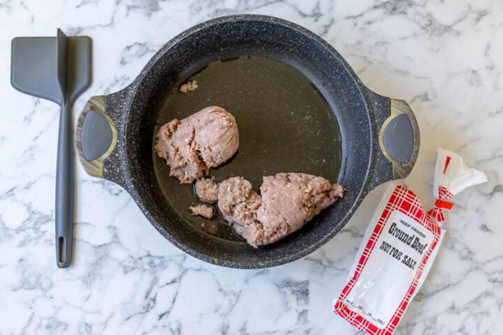 browning ground beef with water to avoid oil splatters and make crumbled meat easier