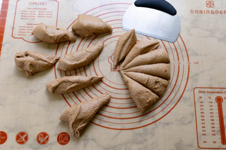 divided dough to make Outback Steakhouse bread rolls