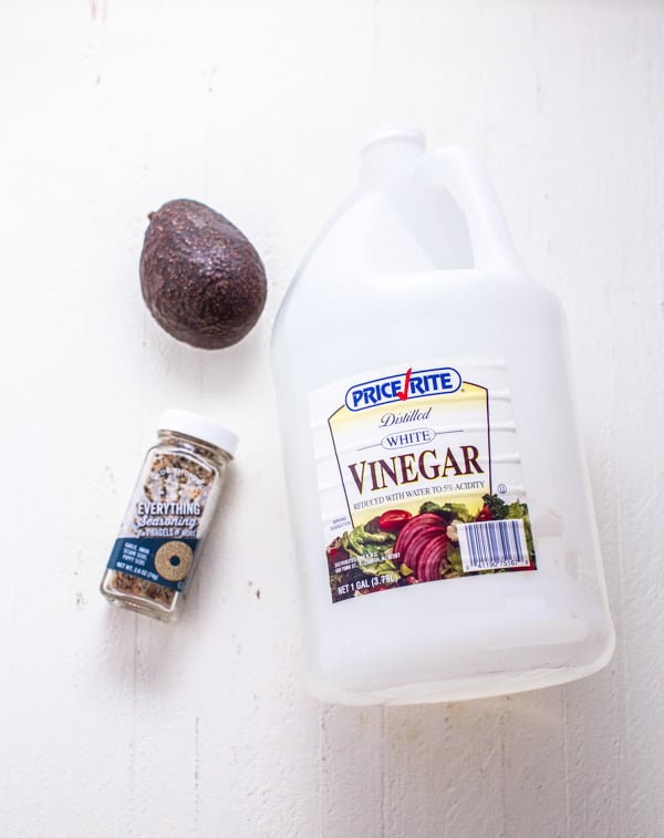 Simple ingredients for avocado spread