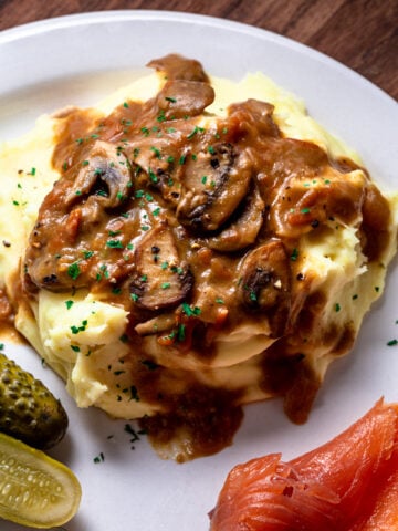 brown-mushroom-gravy