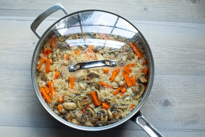 steamed and cooked mushroom rice
