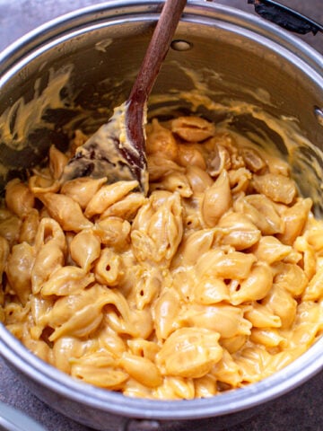 macaroni and cheese on stovetop in one pot