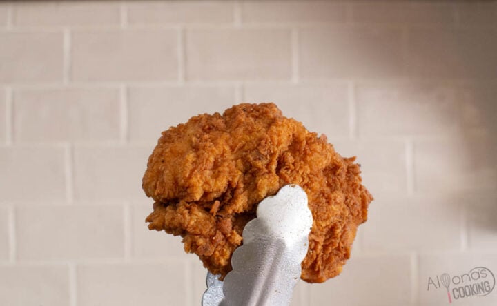 how to fry chicken for Chick Fil A Chicken Sandwich at home (crispy Fried Chicken sandwich)