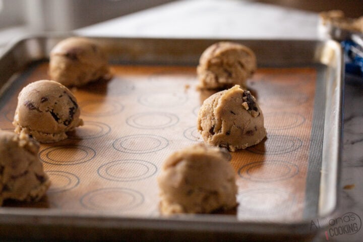 how to make chocolate chip cookies dough balls and bake on a baking sheet