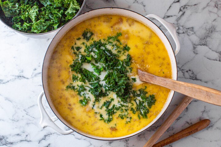How to make Zuppa Toscana in one-pot. Step 3: Stir in the cream, kale, and cayenne pepper; bring to a boil and remove from heat.