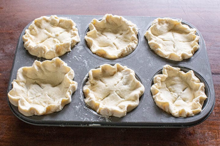 how to crimp and slit the top of crusts and applying egg wash to the top crust