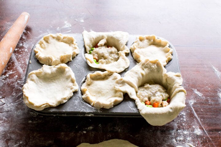 how to fill each crust with chicken, peas, carrots, with soup and seal with the top crust