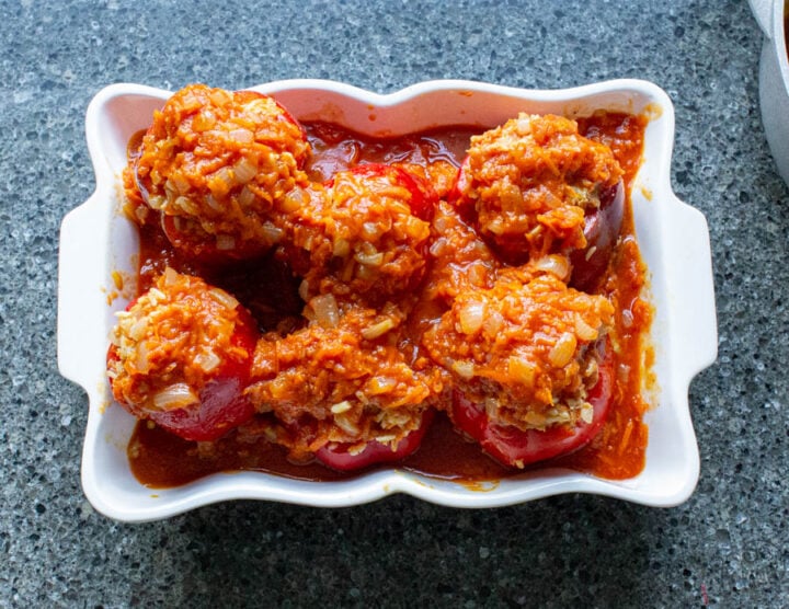 how to make stuffed peppers in tomato sauce