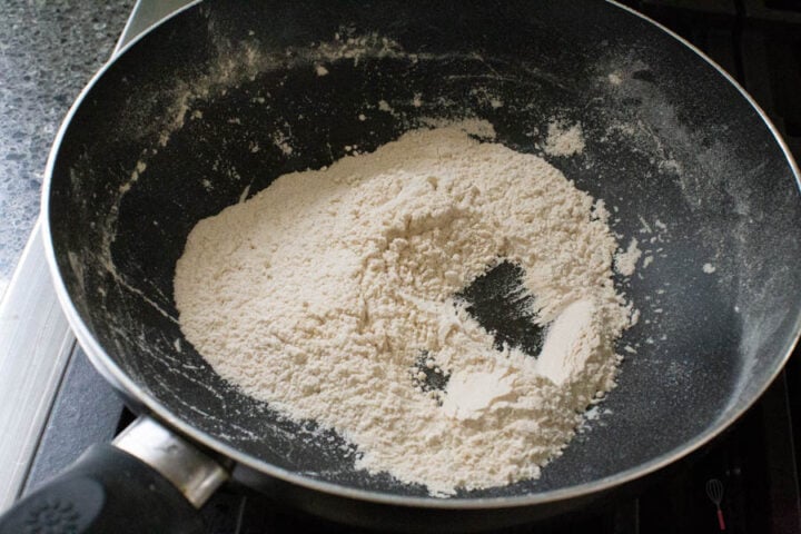 how to brown the flour for mushroom gravy
