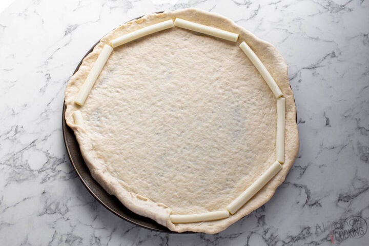 how to make stuffed crust pizza-stuffing the crust