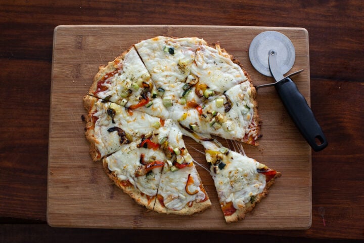 finished cauliflower pizza