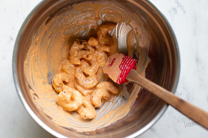 coat shrimp in bang bang sauce