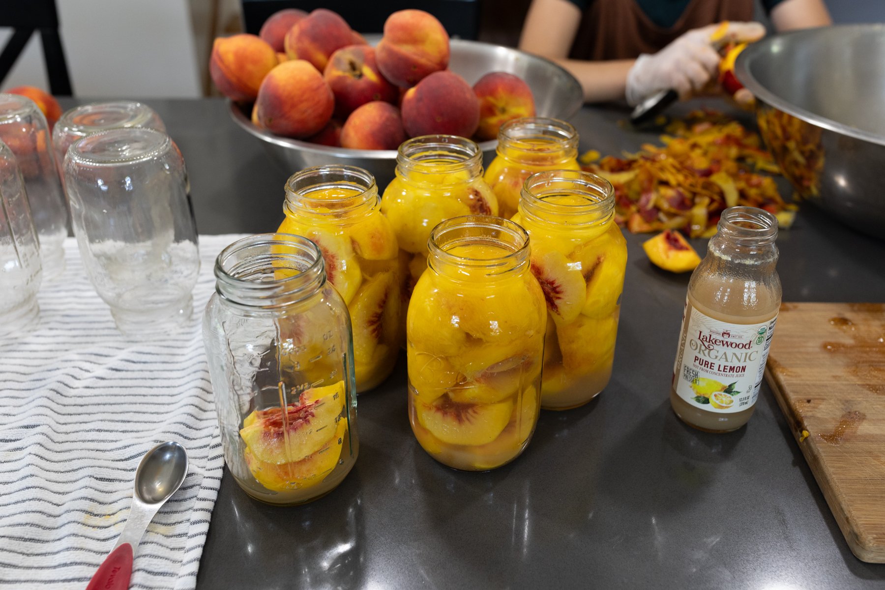 canning peaches at home