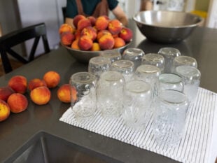 preparing jars for canning peaches