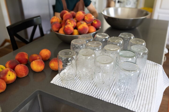 preparing jars for canning peaches