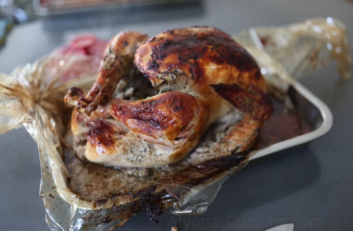 image of a Thanksgiving turkey resting on a roasting pan before serving