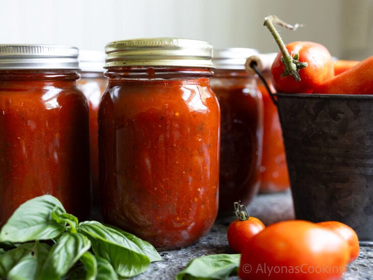 home canned pizza sauce that can be used for pasta, spaghetti, or as any pasta sauce!